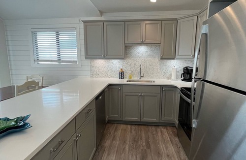 Avalon House | Renovated Home with Heated Pool 3 Bed/2 Bath - Sleeps 6