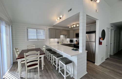 Avalon House | Renovated Home with Heated Pool 3 Bed/2 Bath - Sleeps 6