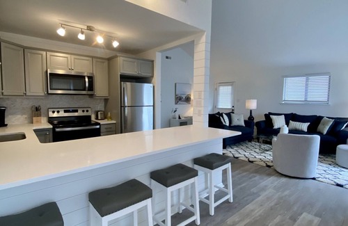 Avalon House | Renovated Home with Heated Pool 3 Bed/2 Bath - Sleeps 6