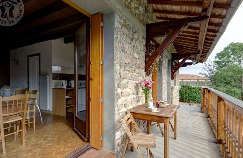 Les Salles Cottage | Renovated house, 2 bedrooms, garden, pets allowed, internet, barbecue