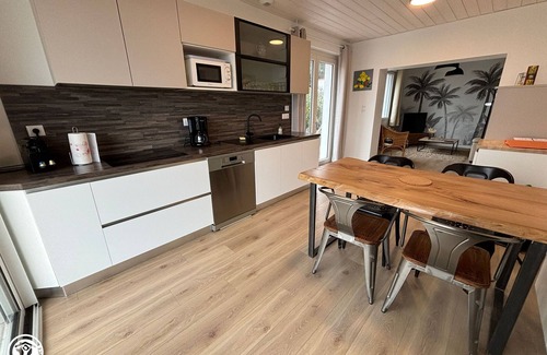 Barbatre Cottage | Renovated house near the beach with enclosed garden and parking