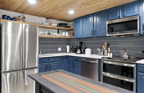 Lakeside House | Renovated House - Private Heated Pool Sleeps 10, tucked away, walkable to beach