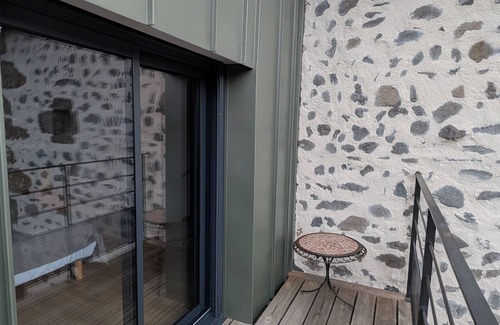 Polignac Cottage | Renovated house with terrace and balcony in Polignac