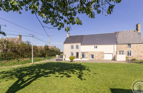 Beslon Cottage | Renovated house with terrace and garden in Villedieu les Poêles
