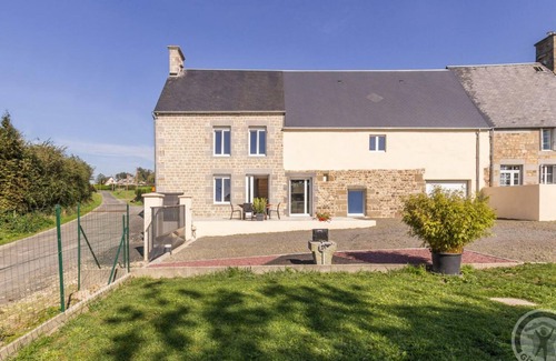 Beslon Cottage | Renovated house with terrace and garden in Villedieu les Poêles