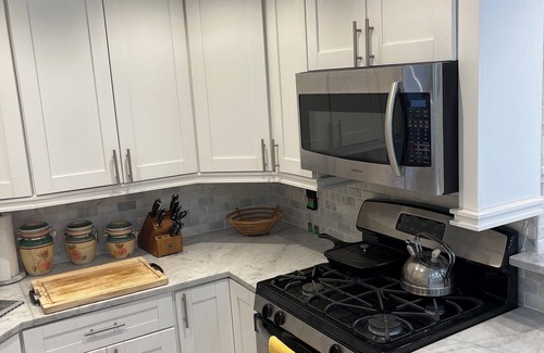 Queens Condo | Renovated-Jacuzzi Tub Home NYC/LGA/JFK Washer/Dryer