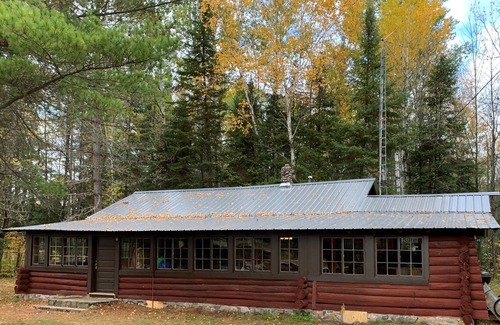Crane Lake Cabin | Renovated Log Cabin on Crake Lake