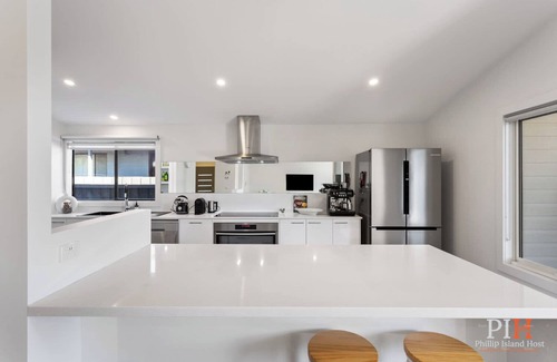 Cowes House | Renovated Lux Property in Quiet Estate