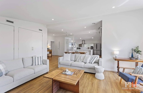 Cowes House | Renovated Lux Property in Quiet Estate