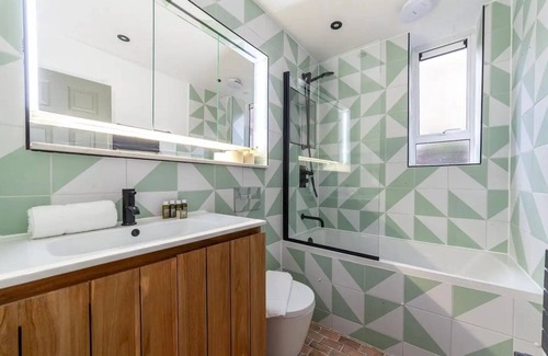 South Bank Condo | Renovated luxury flat in the heart of Islington