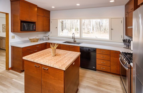 Sturgeon Bay House | Renovated Mid-Century Modern Home Near Sturgeon Bay-Your Door County Sanctuary!