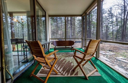 Sturgeon Bay House | Renovated Mid-Century Modern Home Near Sturgeon Bay-Your Door County Sanctuary!