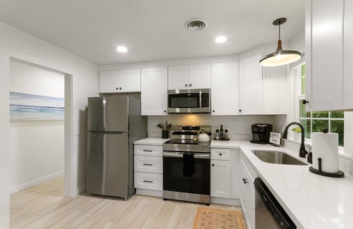 Southeast Pensacola House | Renovated Mod Duplex w/Sun Porch near Airport