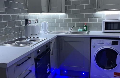 Harehills Apartment | Renovated Modern Apartment Sleeps 4 in Leeds