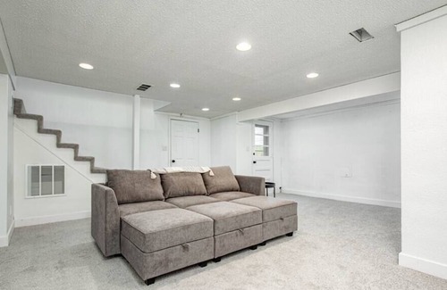 Grandview House | Renovated Modern Home Mins from KC Attractions