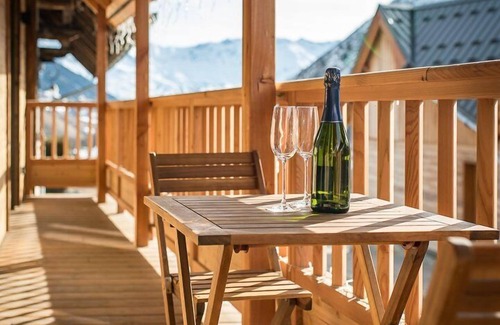 Saint-Sorlin-d'Arves Ski Chalet | Renovated mountain chalet with jacuzzi 4* sleeps 15