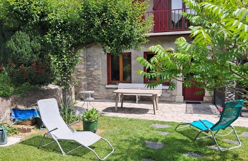 Cadeac House | Renovated mountain house in a haven of peace.