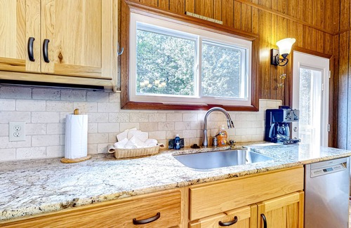 Lake Junaluska House | Renovated mtn-view home with grill, outdoor pool, golf, gym, fireplace, tennis