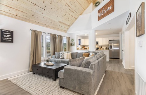 Jasper Cabin | Renovated | Mtn Views | Hot tub | Fire Pit | Pet Friendly