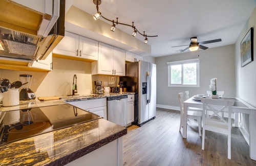 Munster Condo | Renovated Munster Condo - 15 Mi to Lake Michigan!