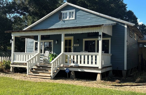 Lafayette House | Renovated & Newly Refined~ w/Front porch & w/Back deck charm~ Scott/Lafayette