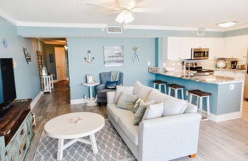 Fort Walton Beach Condo | Renovated oceanfront penthouse condo - direct beach access!