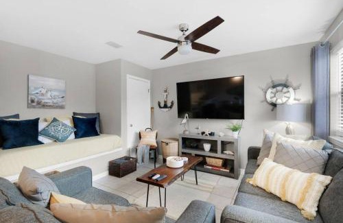 Panama City Beach Apartment | Renovated Ocean Escape Condo-11 pools-community beachhouse bar