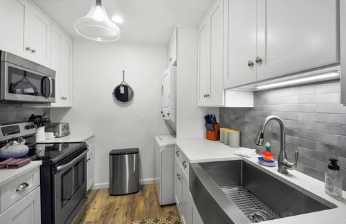 Demere Park Condo | Renovated Ocean Walk Condo Walk to Pier Village & Pool
