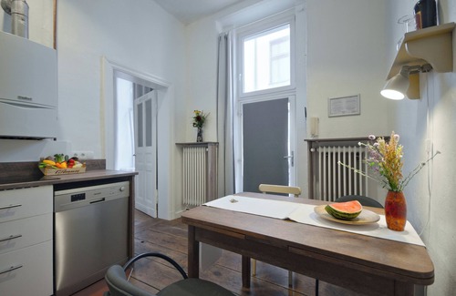 Mitte Apartment | Renovated old apartment with shower room, separate eat-in kitchen and washing machine