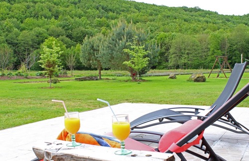 Vernusse Cottage | Renovated old mill with pool and pets allowed