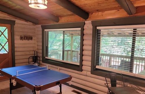 Cherokee Cabin | Renovated Park's Edge Cabin on Deep Creek, One step from The Great Smoky Mountains National Park!