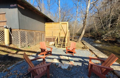 Cherokee Cabin | Renovated Park's Edge Cabin on Deep Creek, One step from The Great Smoky Mountains National Park!