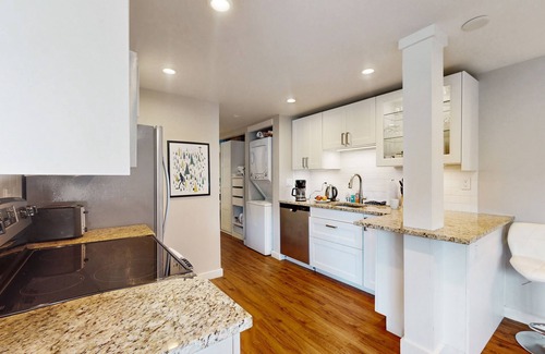 North Queen Anne House | Renovated Queen Anne Escape | Smart TV, Parking, Patio & Walkable Locale