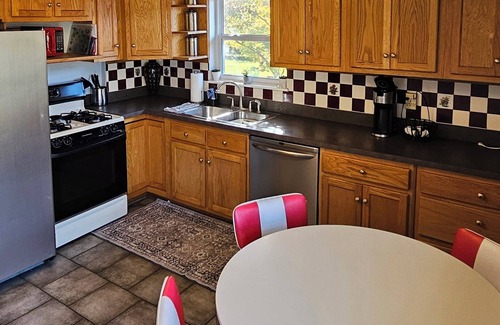 Sellersburg House | Renovated & quiet, close to the expressway, Derby & Bourbon & Beyond