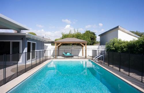 Tustin House | Renovated Retreat 4BR Oasis w Pool and Pool Table