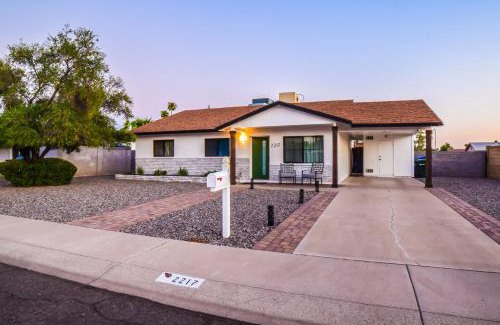 Deer Valley House | Renovated Retreat! Cozy Firepit Nights Await!