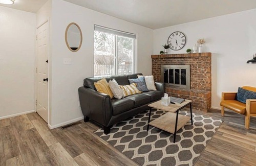 Rexburg Condo | Renovated Rexburg home 85mins to Yellowstone!