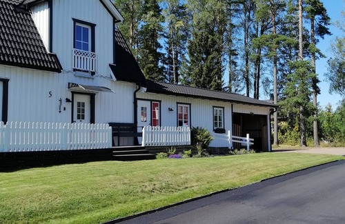 Gardsjo Apartment | Renovated 2 bedroom-appartment next to Swedish woods and Skagern Lake.