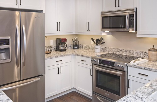 Highlands Townhomes Condo | Renovated Ski-in/Ski-Out Condo | Great Location | Hot Tub & Pool