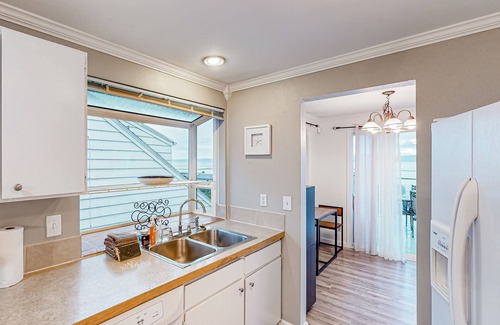 Redondo House | Renovated sound & mountain view home with open layout, grill, & washer/dryer