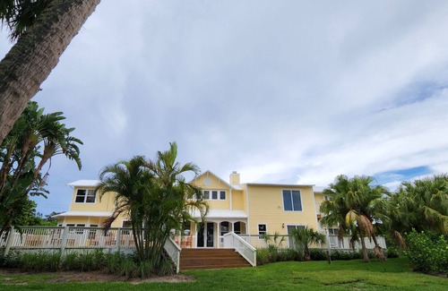 Fort Pierce Shores House | Renovated Spacious Beach House-Steps from the Beach!