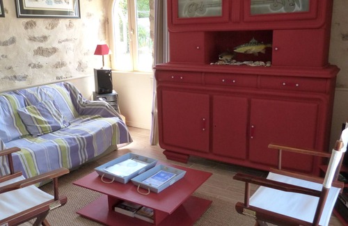 Arzon House | Renovated stone house with enclosed garden on the Gulf of Morbihan