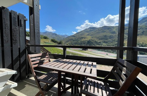 Les Menuires Apartment | Renovated studio cabin with equipped kitchen in Les Menuires