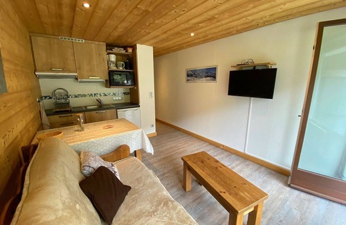 La Clusaz Apartment | Renovated Studio Cabin in La Clusaz Near Village and Slopes with Garage and Balcony