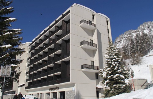 Flaine Apartment | Renovated Studio Near Slopes · Ski Lockers · Comfort for 4 · Close to Shops