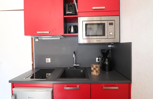 Les Almes Apartment | Renovated Studio Near Slopes and Shops with Balcony