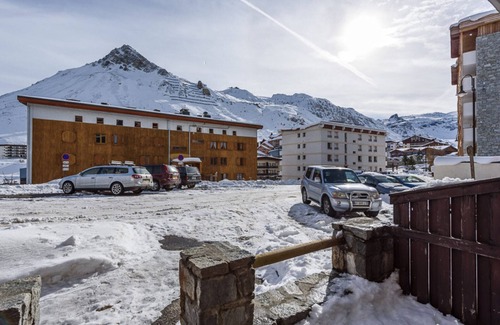 Les Almes Apartment | Renovated Studio Near Slopes and Shops with Balcony