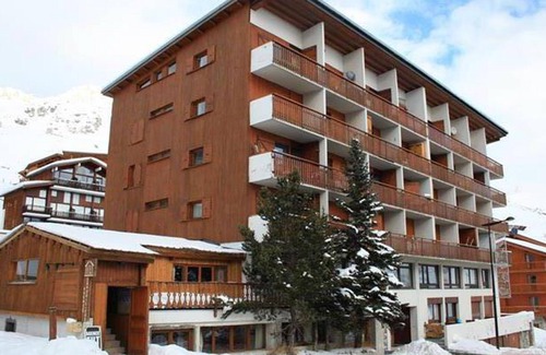 Les Almes Apartment | Renovated studio near slopes and shops, balcony, pets allowed