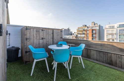 Middelkerke Apartment | Renovated studio with roof terrace near the sea.