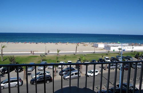 Saint-Cyprien Plage Apartment | Renovated T2 apartment, sleeps 4, parking, beachfront, Saint-Cyprien center